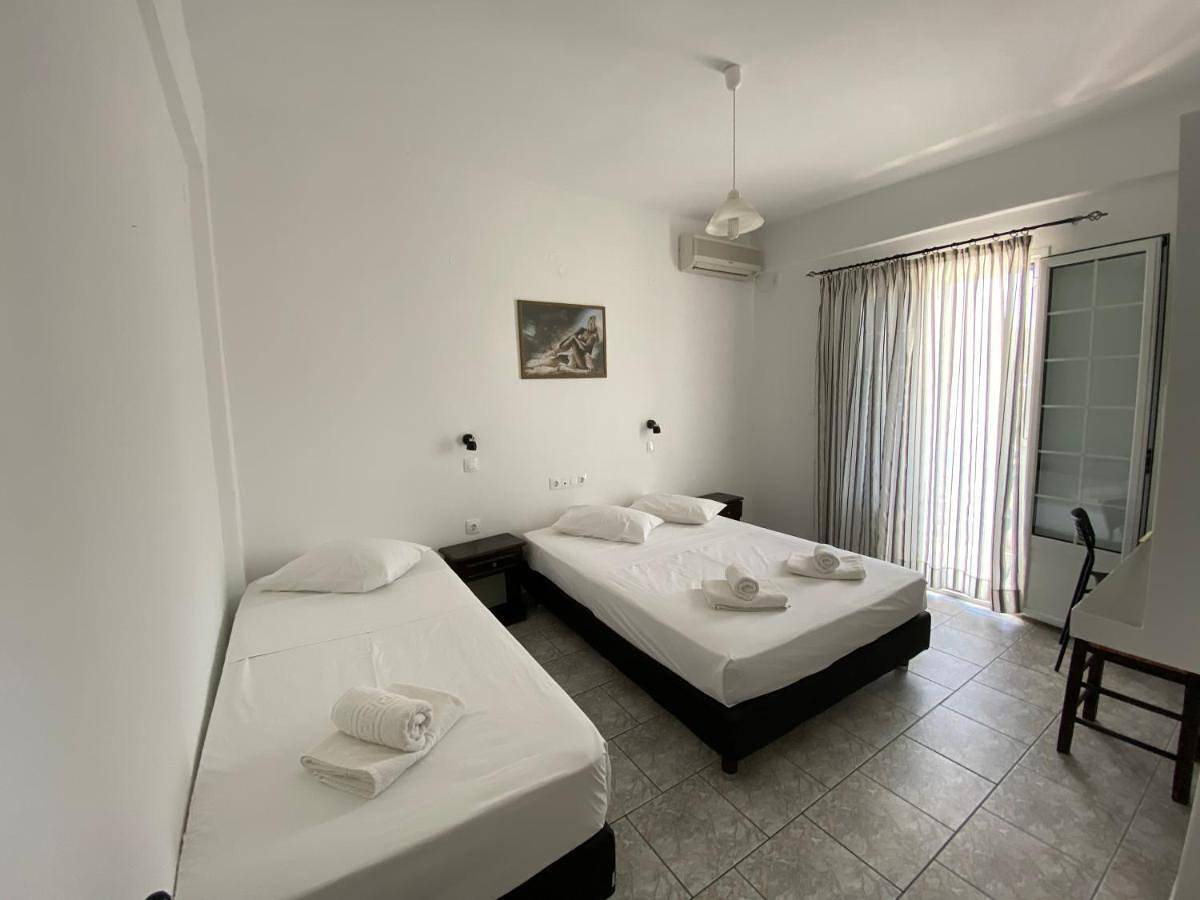 Deep Blue Rooms & Apartments in Mylopotas, Íos