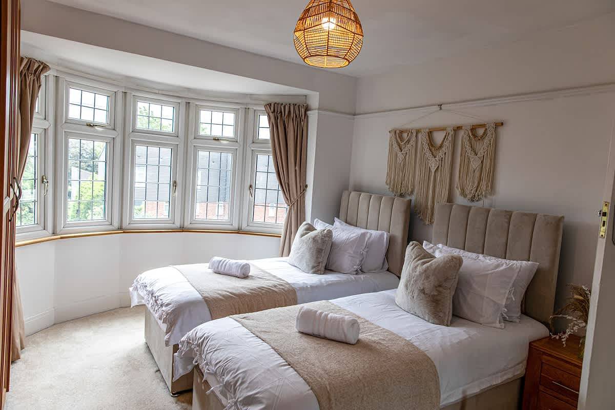 Lovely Home 2 Parking Spaces | Castle & High St in Rochester, Kent Downs
