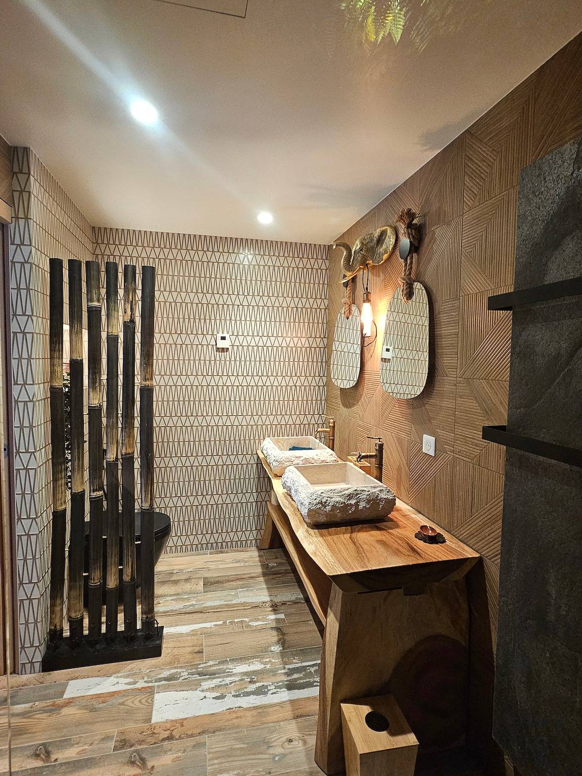 Gästezimmer Lotus Bay mit Gemeinschaftspool, Wlan und Klimaanlage in Besse-sur-Issole, Brignoles Region