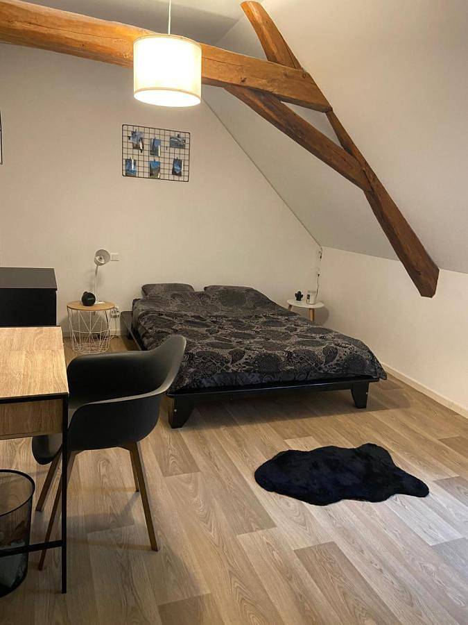 Gîte pour 6 personnes, avec piscine ainsi que vue et terrasse à Teloché - 3