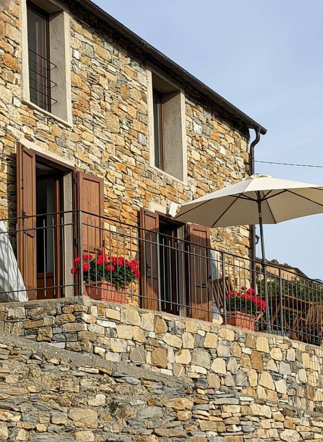 Gîte pour 4 personnes, avec terrasse, animaux acceptés à Lucinasco