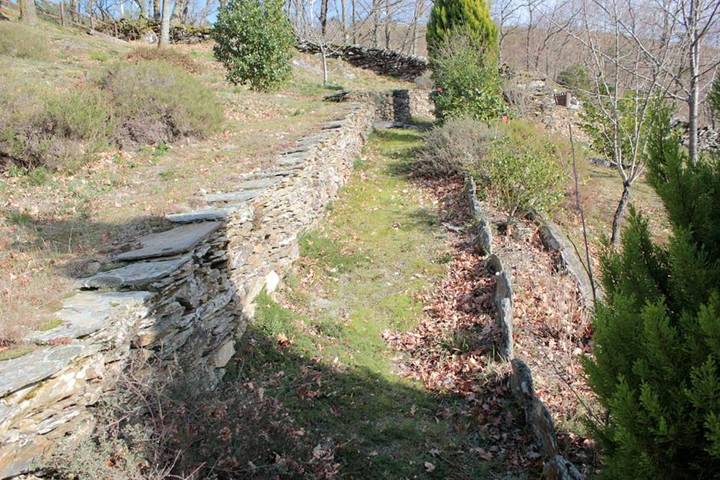 Casa rural para 4 personas, con vistas además de terraza y jardín, Se admiten mascotas en O Deza - 2