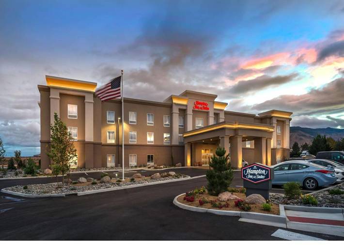 Hôtel pour 4 personnes, avec piscine et jacuzzi, animaux acceptés à Reno