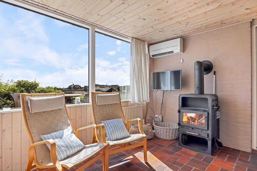 Freundliches Ferienhaus nah am Strand mit Außensauna in Søndervig, Holmsland Klit