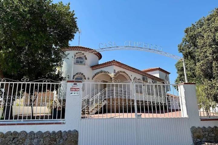 Villa for 14 people, with pool and garden - 1