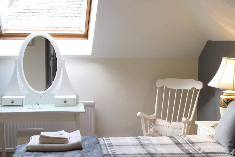 Cottage Located In A Stunning South Facing Two Acre Private Garden Setting in Melrose, Scottish Borders
