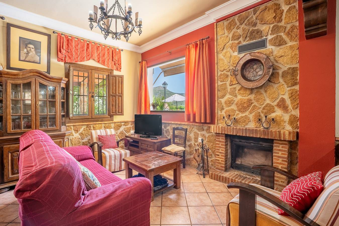 Maison de campagne "Casa Rural Puente Piedra" avec vue sur la montagne, Wi-Fi et climatisation in Carcabuey, Sierras Subbéticas