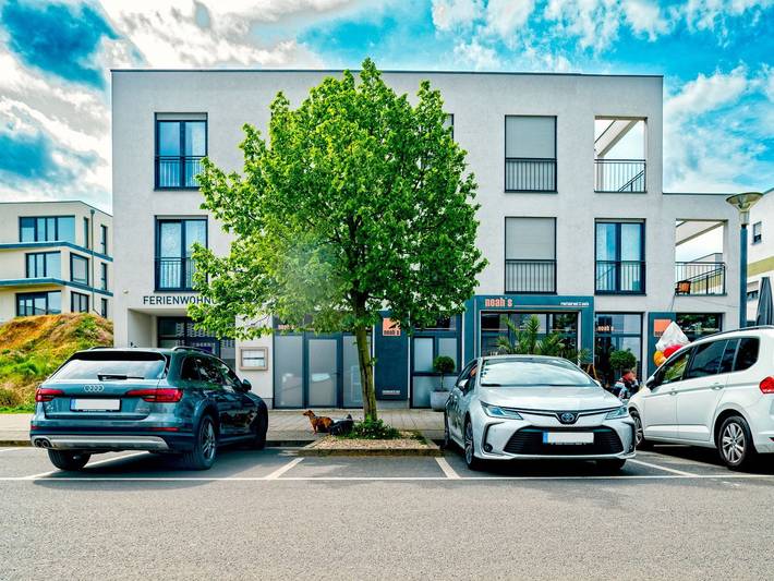 Ferienwohnung für 4 Personen, mit Terrasse und Seeblick sowie Ausblick, mit Haustier in Zwenkau