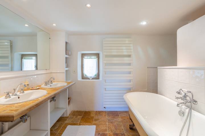 Location vacances mas piscine Les Taillades. in Taillades, Parque natural regional del Luberon