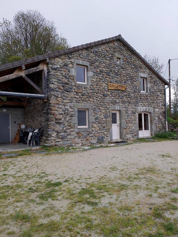 Location de vacances pour 14 personnes, avec Terrasse et Vue à Saint-Julien-Chapteuil