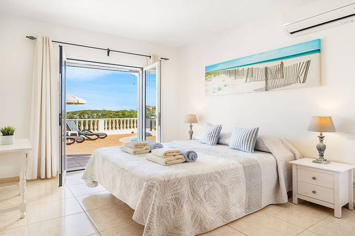 Villa Alma del Mar - Exceptional Villa with Marina Views & Pool in Port d'Addaia, Es Mercadal