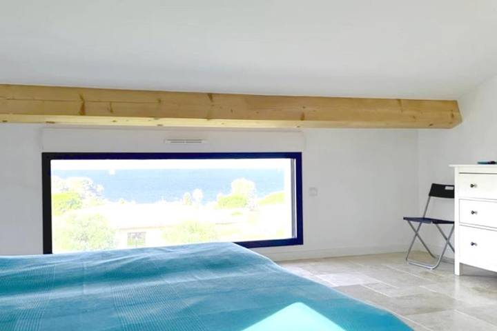 Location de vacances pour 14 personnes, avec Balcon et Terrasse ainsi que Jardin et Piscine dans Pointe Des Chevaliers Hyeres - 3