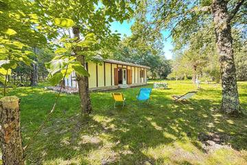 Gîte pour 4 personnes, avec jardin à Uza