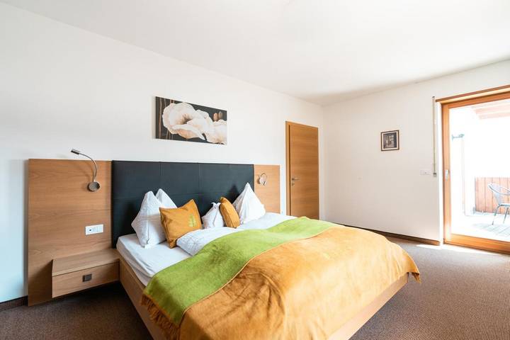 Ferienwohnung für 5 Personen, mit Garten im Dorf Tirol