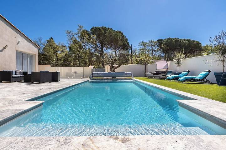 Villa pour 8 personnes, avec piscine