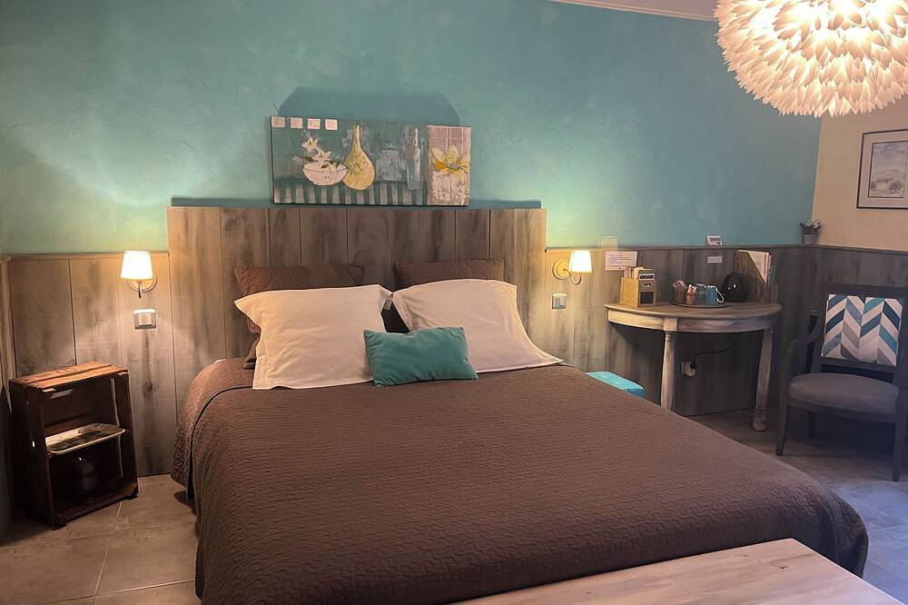 Appartement entier, Appartement dans villa de charme avec piscine. in Caveirac, Région de Nîmes