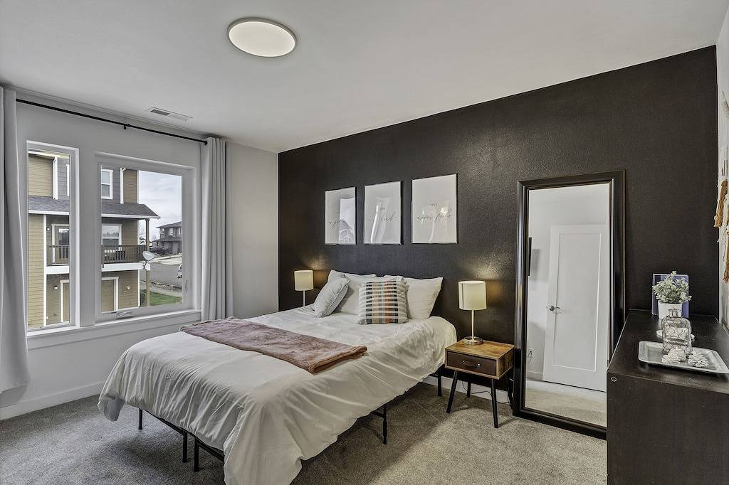 Modern and Bright South Salem Townhome Getaway with Game Room in Salem (OR), Willamette Valley