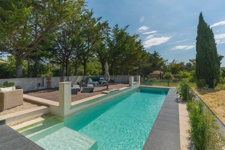 Entire apartment, Holiday Home 'Lacoste Home' with Mountain View, Shared Pool and Wi-Fi in Lacoste, Parc naturel régional du Luberon