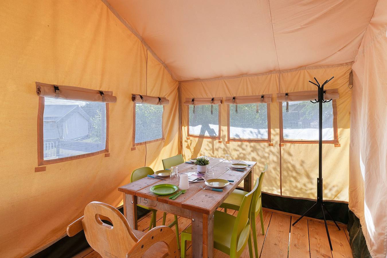 Glamping « Safarilodge Standard 4 Pers » avec terrasse privée et Wi-Fi in Paulin, Périgord Noir