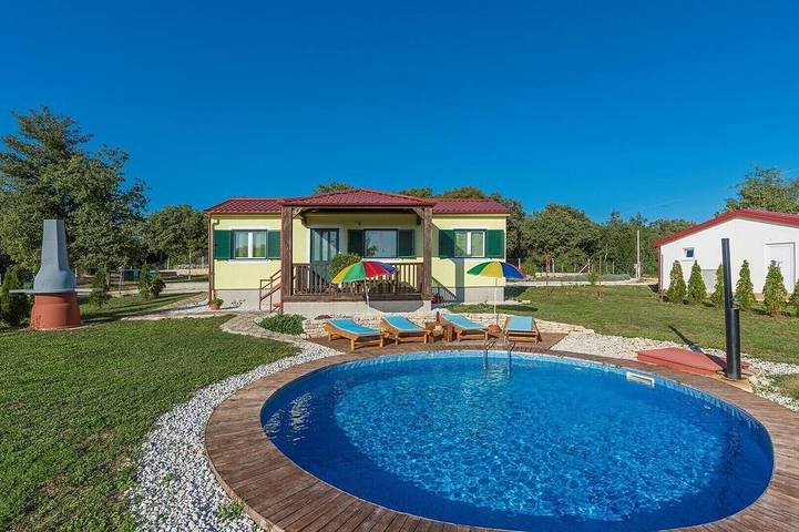 Vakantiepark voor 6 personen, with kinderzwembad and tuin as well as terras, met huisdier in Kroatië