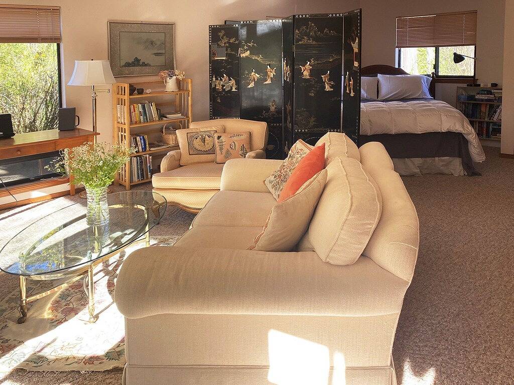 Ganze Wohnung, Gemütlicher und charmanter Apfelblüten-Retreat mit geteiltem Whirlpool - wir sind zurück !! in California North Coast