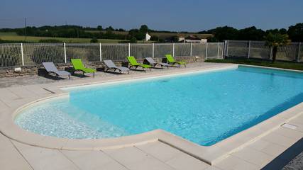 Gîte pour 4 personnes, avec piscine à Asnières-la-Giraud
