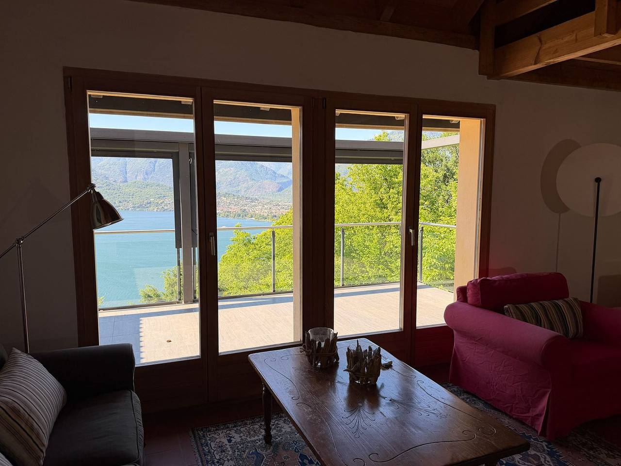 Freistehendes Ferienhaus Casa Arcana mit Terrasse, Kaminofen & Wlan in Gambarogno, Lago Maggiore (Schweiz)