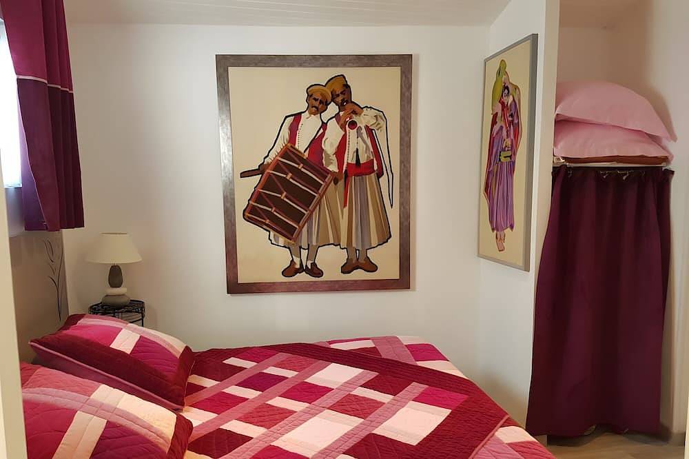 Entire apartment, “Logis Du Chevalet” Apartment with Private Terrace, Wi-Fi, and Air Conditioning in Pomérols, Côte d'Améthyste