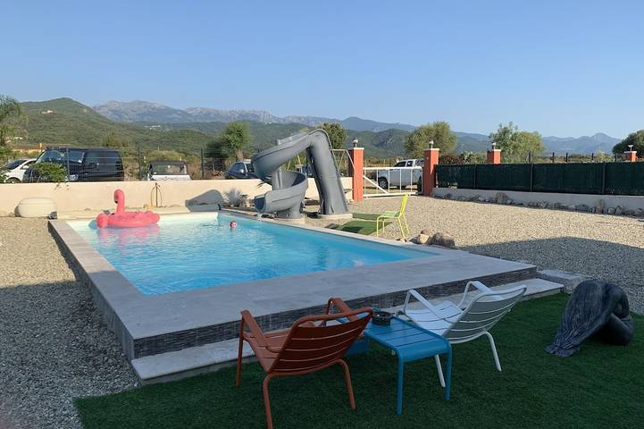 Location de vacances pour 5 personnes, avec jardin et terrasse à Ventiseri