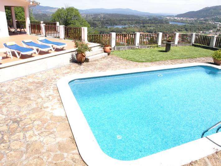 Villa para 10 pessoas, com terraço e jardim, com animais de estimação no Norte