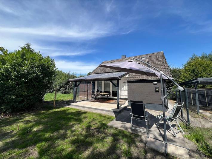 Ferienhaus für 4 Personen, mit Terrasse und Garten in Jade