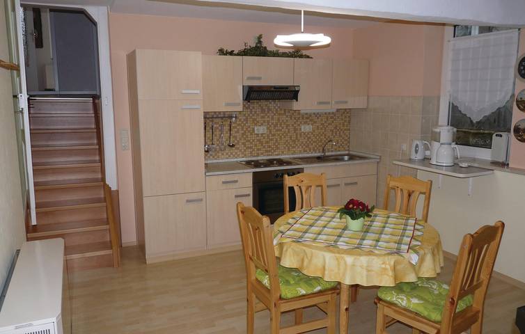 Apartamento vacacional entero, Riverside Retreat con Terraza: TV, Aparcamiento, Cocina e Internet in Gieselwerder, Oberweser