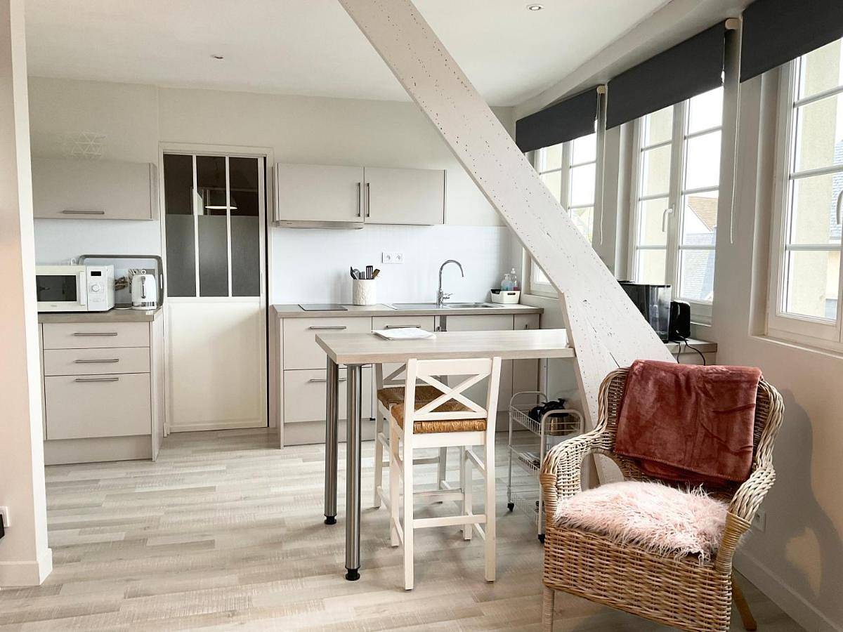 Appartement entier, One-Bedroom Apartment in Port-en-Bessin-Huppain, Région de Bayeux