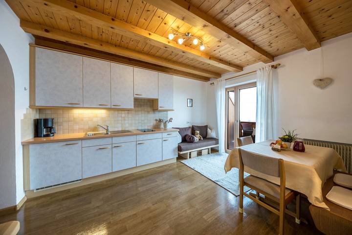 Entire apartment, Eichernhof Apartment Marillenblüte – Delicious Vital Breakfast and Dinner Available on Request in Vöran, Sarntal Alps