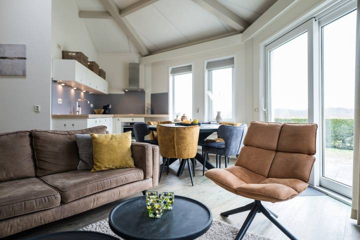 Vakantiehuis voor 6 personen, with Balkon/Terras and Whirlpool as well as Terras and Tuin op Ameland