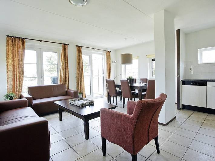 Vakantiehuis voor 6 personen, with Terras and Tuin as well as Zwembad in Emmen
