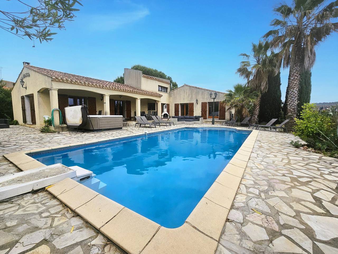 Spacious villa with a private pool and hot tub in Félines-Minervois, Béziers region