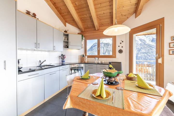 Appartement entier, Appartement de vacances pour 4 personnes avec balcon in Sent, Lower Engadine