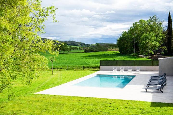 Casa rural para 20 personas, con piscina además de vistas y jardín en Pla de l'Estany - 2