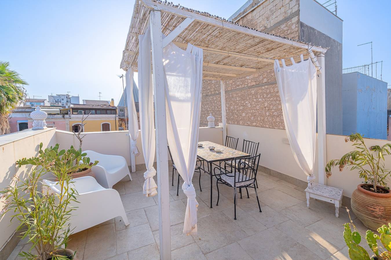 Appartement entier, Appartement 'Mille E Una Notte - Suoni D'Acqua' avec terrasse privée, Wi-Fi et climatisation in Syracuse, Province de Syracuse
