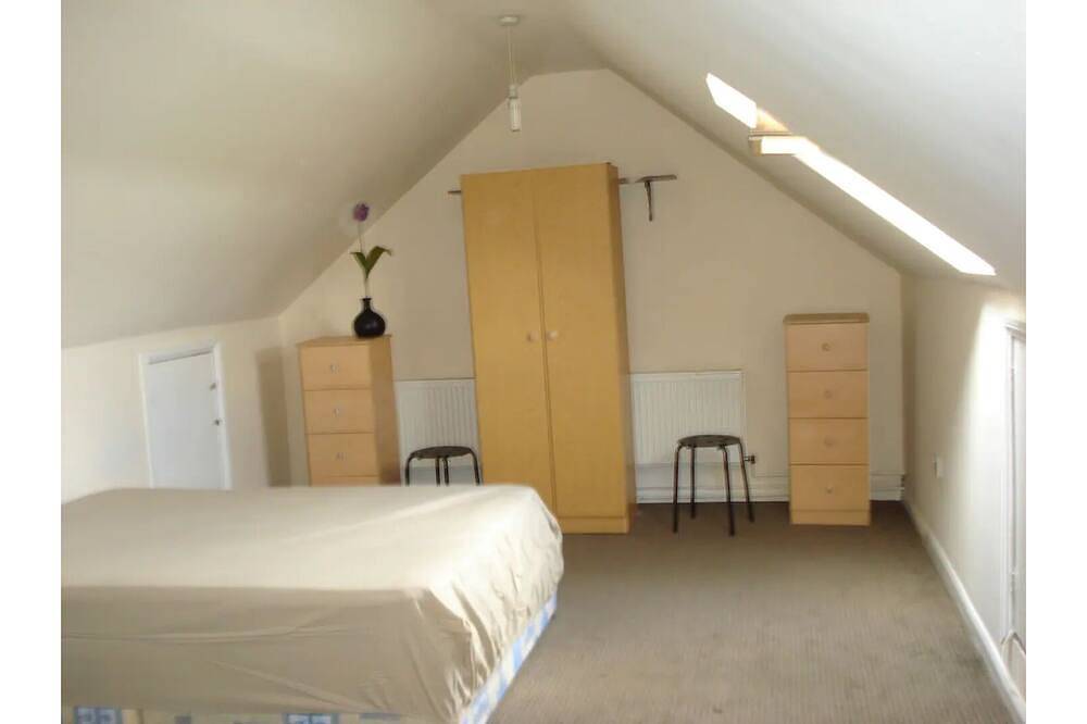 London smart Double Room near metro Central Line in Waltham Forest, London
