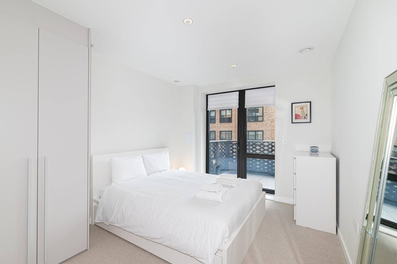 Entire apartment, Bright & Stylish 2-Bed flat with Balcony in Ealing - Pass the Keys in Ealing, London