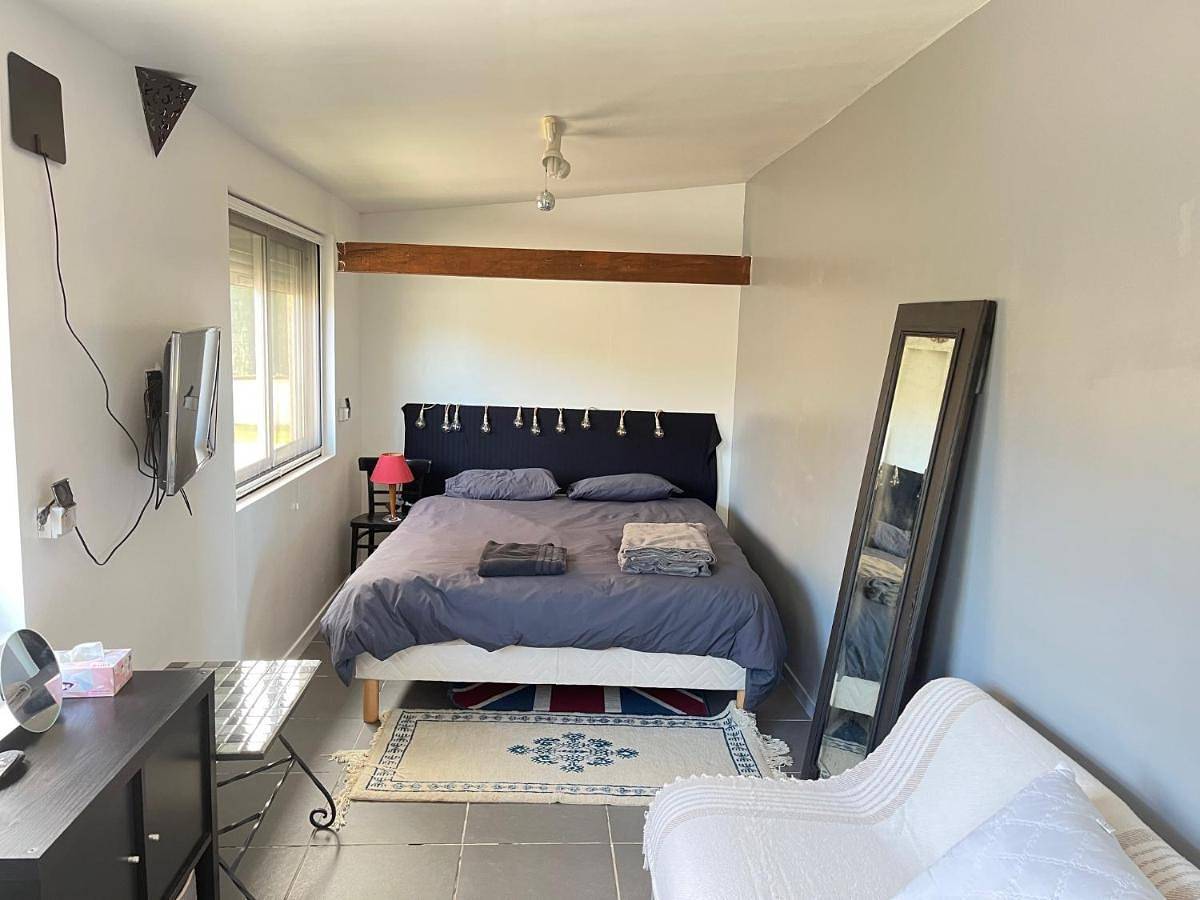 Appartement de vacances entier, Dépendance de Maison in Saint-Genis-Laval, Lyon et ses environs