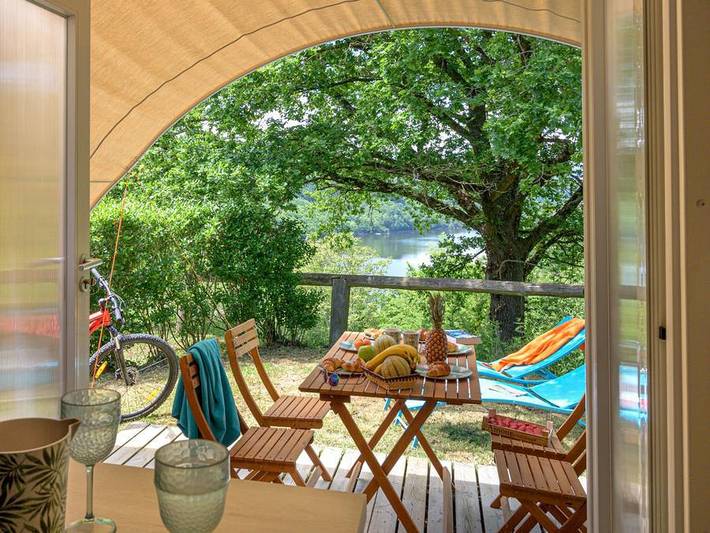 Tente pour 4 personnes, avec sauna et bassin pour enfant, animaux acceptés dans Auvergne-Rhône-Alpes - 4