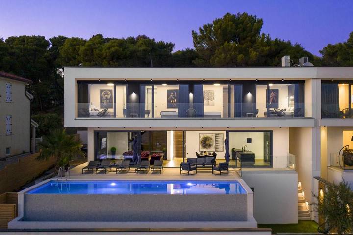 Villa für 8 Personen, mit Garten und Whirlpool sowie Pool und Sauna, mit Haustier in Medulin