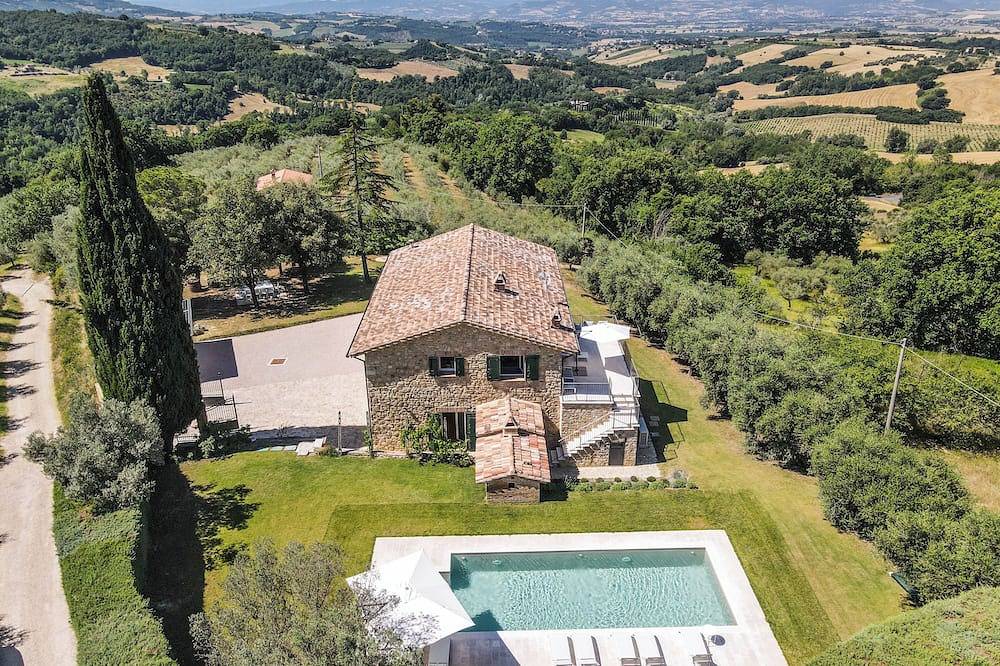 Villa with private and air conditioning near Todi. Quiet location & 100% privacy in Deruta, Perugia e dintorni