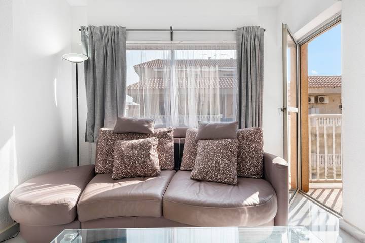 Entire apartment, Apartment 'Torri Apartments' with Sea View, Wi-Fi and Air Conditioning in Torrevieja, Costa Blanca
