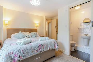 Cottage for 10 People in Solva, Pembrokeshire, Photo 2