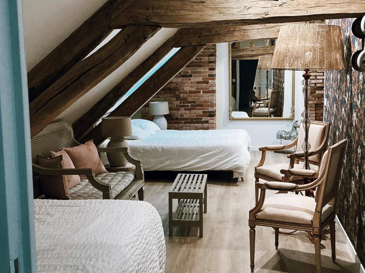 Deluxe Room in Vinay, Marne