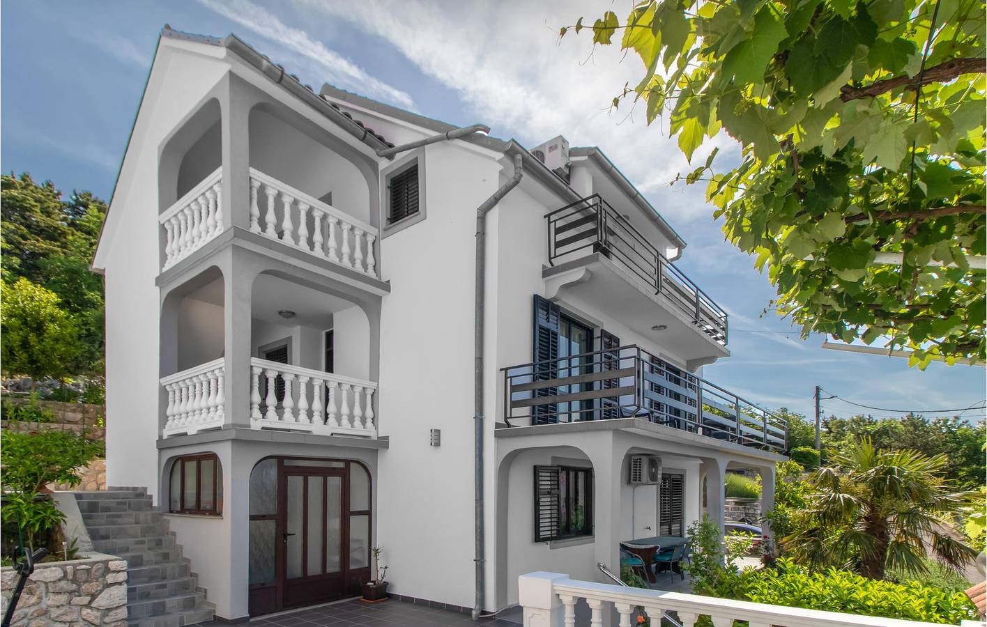 Ganze Ferienwohnung, Charmantes Apartment mit Terrasse, WLAN und Zugang zum Strand (900 m) in Dramalj, Primorje-Gorski Kotar